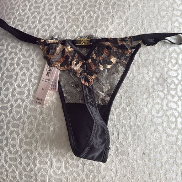 NWT Victoria’s secret thong - Picture 3 of 5